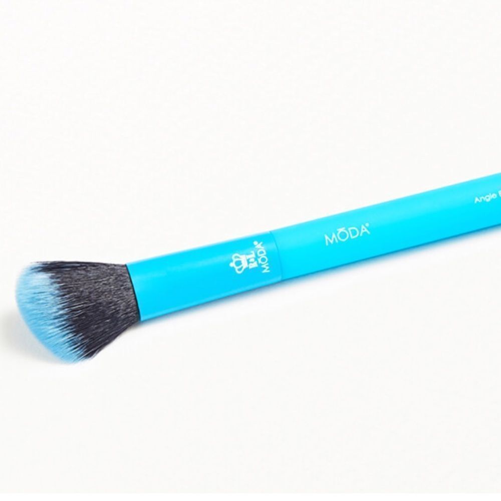 NWT MODA Angle Blush Makeup Brush